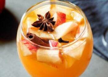Sangria de vinho branco com fruta