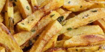 Batatas fritas com flor de sal e orégãos
