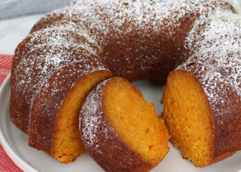 Bolo de cenoura com gengibre