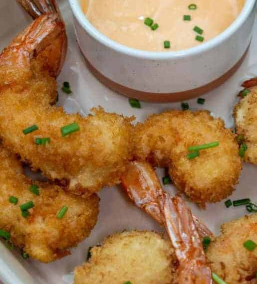 Camarões panados com maionese de coentros