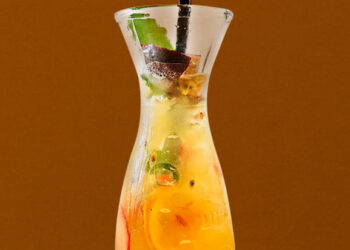 Sangria de espumante com polpa de maracujá