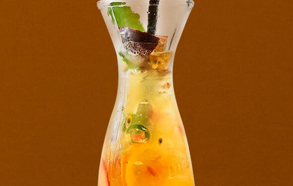 Sangria de espumante com polpa de maracujá