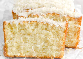 Bolo de coco com leite de coco