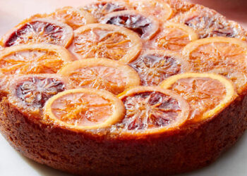 Bolo de laranja caramelizada