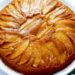 Bolo de maçã caramelizada