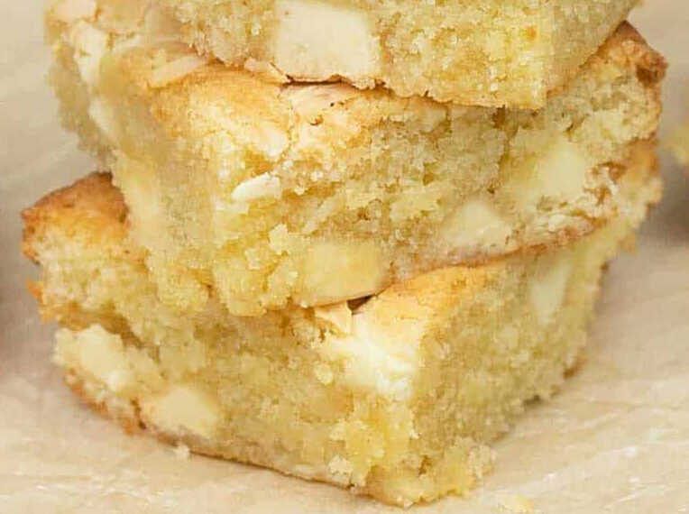 Brownie de chocolate branco com coco na air fryer