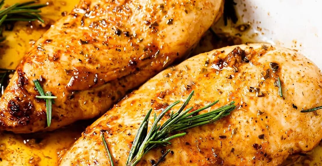 Frango assado no forno com laranja e alecrim
