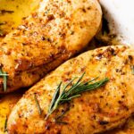 Frango assado no forno com laranja e alecrim