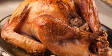 Peru recheado com castanhas e bacon