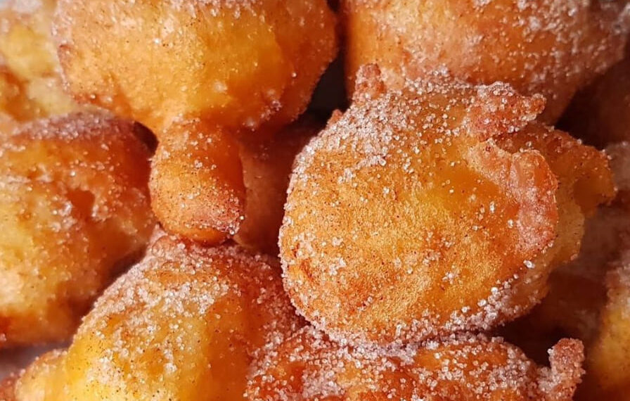 Sonhos de Natal dourados na air fryer