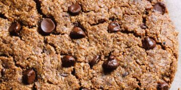 Cookie gigante na air fryer (macia por dentro, crocante por fora)