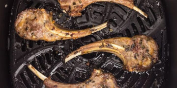 Costeletas de borrego na air fryer (macias e aromáticas)