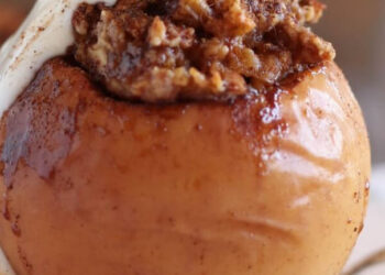 Maçãs recheadas com crumble na air fryer