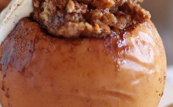 Maçãs recheadas com crumble na air fryer