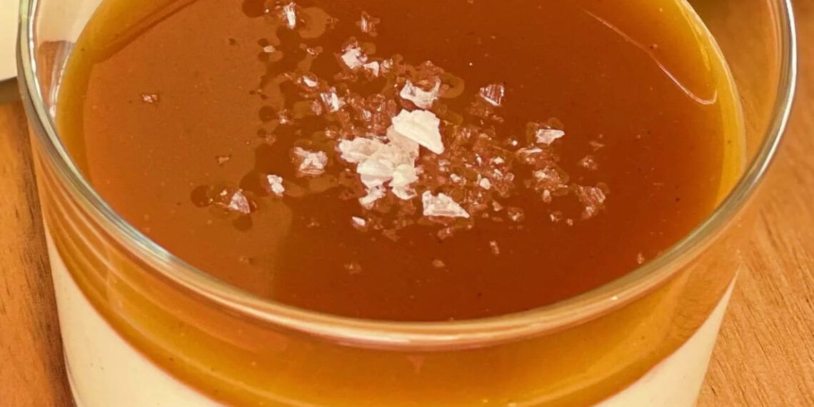 Panna cotta de caramelo salgado com flor de sal