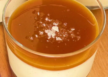 Panna cotta de caramelo salgado com flor de sal