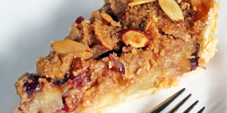 Tarte de maçã caramelizada com crosta de amêndoa