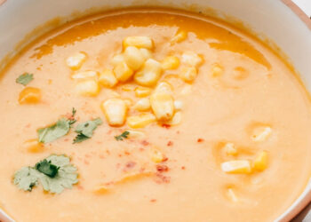 Sopa cremosa de milho e batata