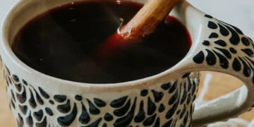 Chá detox de hibisco com canela