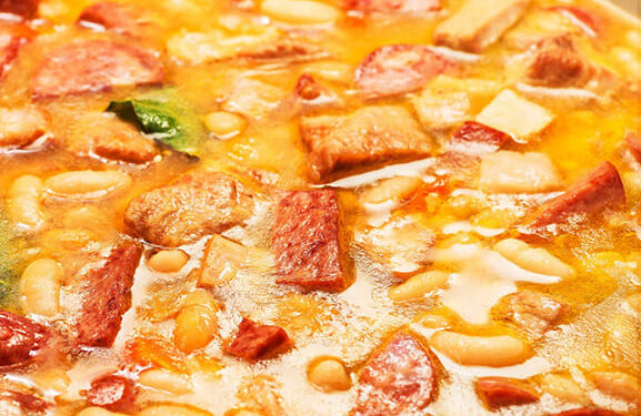 Feijoada de orelheira (rica, tradicional e cheia de sabor)