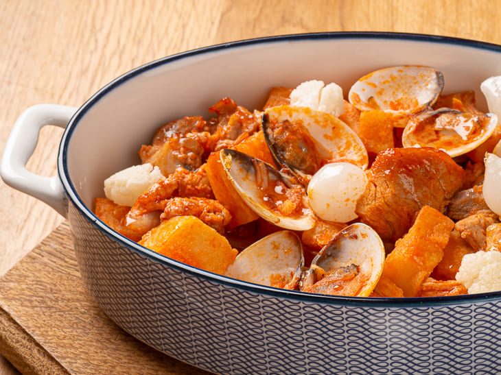 Carne de porco à alentejana