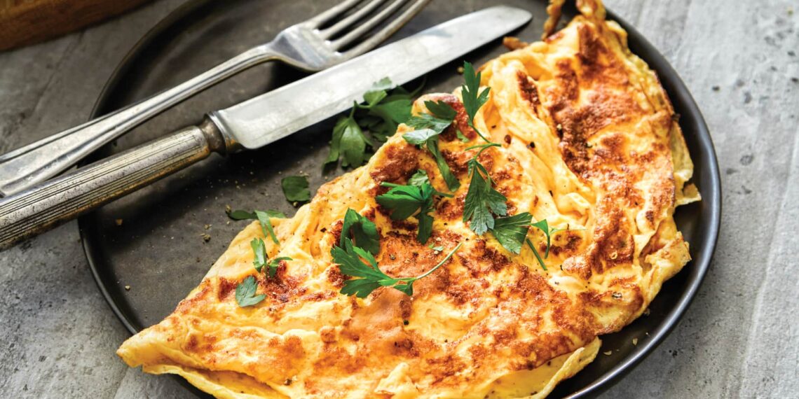 Omelete pronta em 7 minutos: o pequeno-almoço que salva a semana