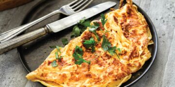 Omelete pronta em 7 minutos: o pequeno-almoço que salva a semana