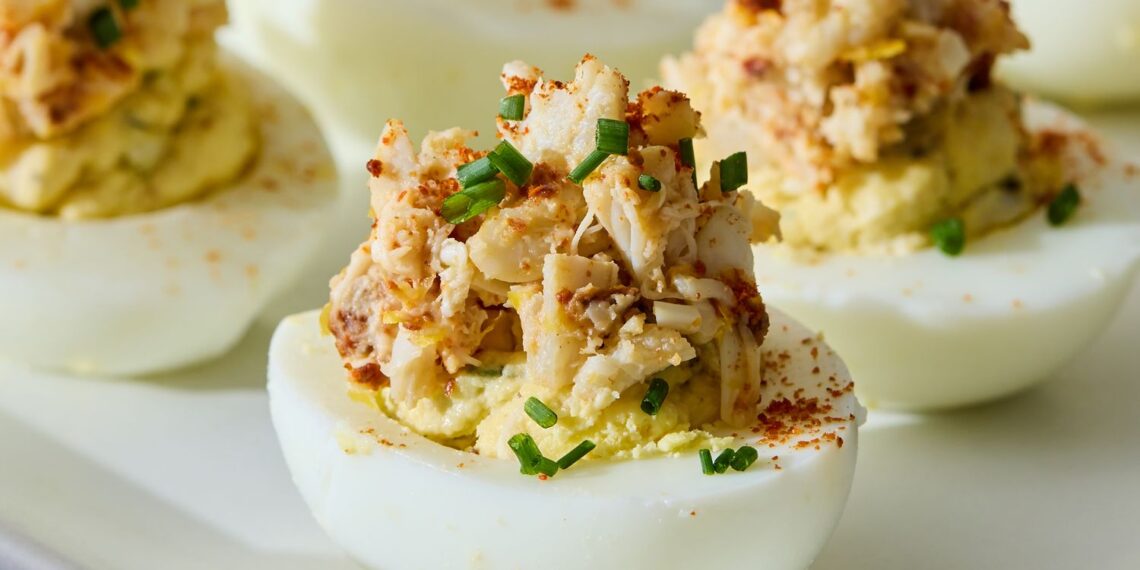 Ovos recheados com creme de bacalhau e cebolinho na fryer