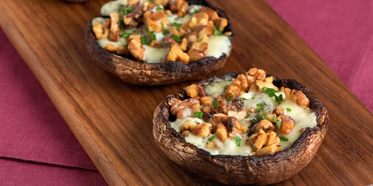 Cogumelos portobello recheados com queijo de cabra e nozes caramelizadas na air fryer