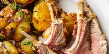 Cabrito crocante na air fryer com alho e limão