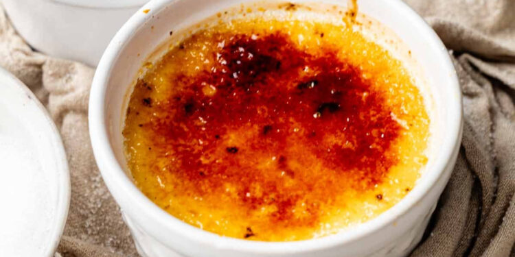 Crème Brûlée cremosa com natas e leite condensado