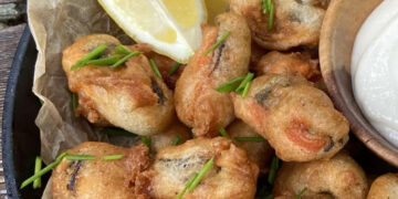 Mexilhão frito com maionese de alho