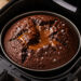 Bolo de chocolate com caramelo salgado na air fryer