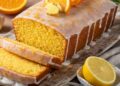 Bolo de laranja e gengibre com glacé de limão