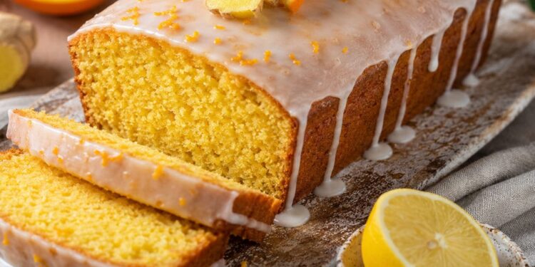 Bolo de laranja e gengibre com glacé de limão