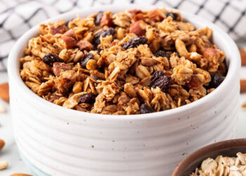 Granola crocante na air fryer (pronta em 8 minutos)