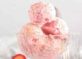 Gelado de iogurte grego com morango