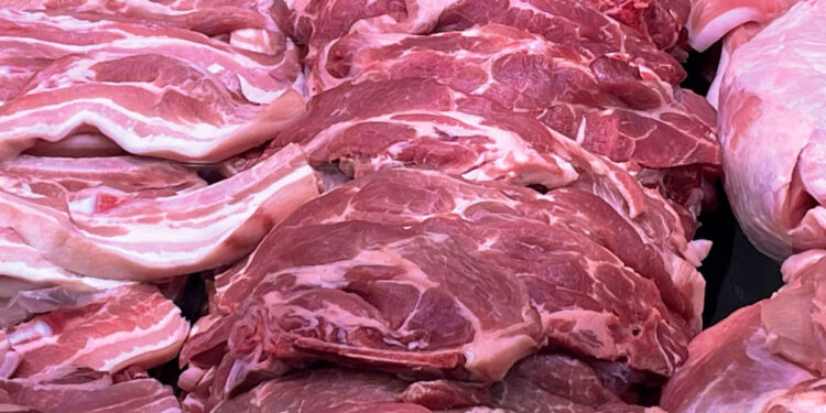 Como cozinhar carne de porco sem a deixar seca