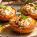 Pêssegos assados com mel e mascarpone