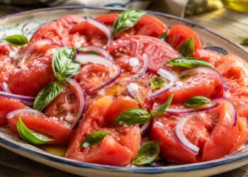 Salada de tomate coração de boi