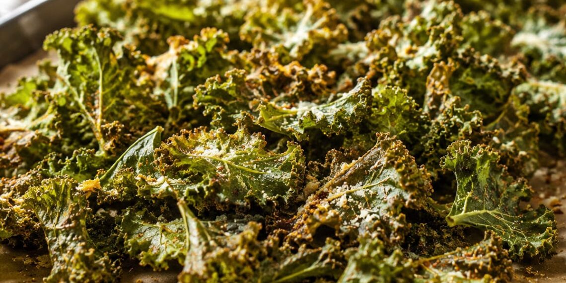 Chips de couve kale com parmesão