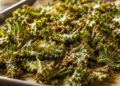 Chips de couve kale com parmesão