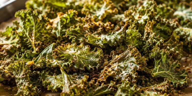 Chips de couve kale com parmesão
