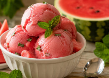 Gelado de melancia e hortelã sem máquina: fresco, natural e pronto com apenas 3 ingredientes