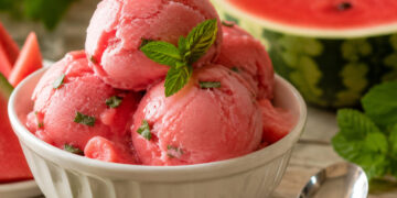 Gelado de melancia e hortelã sem máquina: fresco, natural e pronto com apenas 3 ingredientes