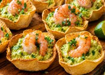 Tortilhas com guacamole e camarão
