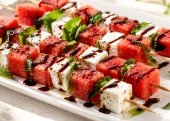 Espetadas de melancia, feta e hortelã