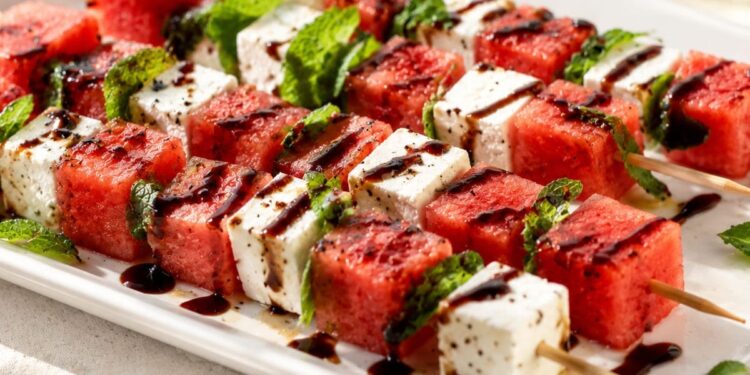 Espetadas de melancia, feta e hortelã