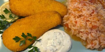 Filetes de pescada prontos com molho de iogurte e ervas