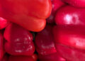 Quanto paga a mais por comprar legumes já cortados? A diferença pode chegar aos 500%